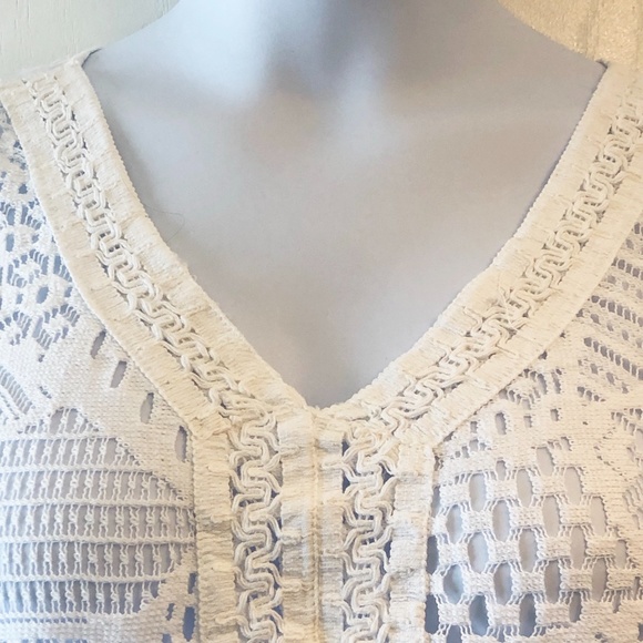 Lovely White Lacey Coverup Size: Large - Picture 6 of 8